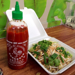 everybody-loves-to-eat:  #PadThai ❤️#Sriracha by jKatYo on