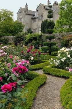 flowersgardenlove:  Classic English home Beautiful gorgeous pretty