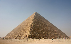 ironychan:  This is the Great Pyramid of King Khufu.  Everybody