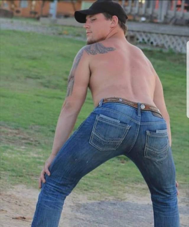 biggbadassmike:itsnavyman69:I’d love to tap that ass!!👅👅👅👅👅