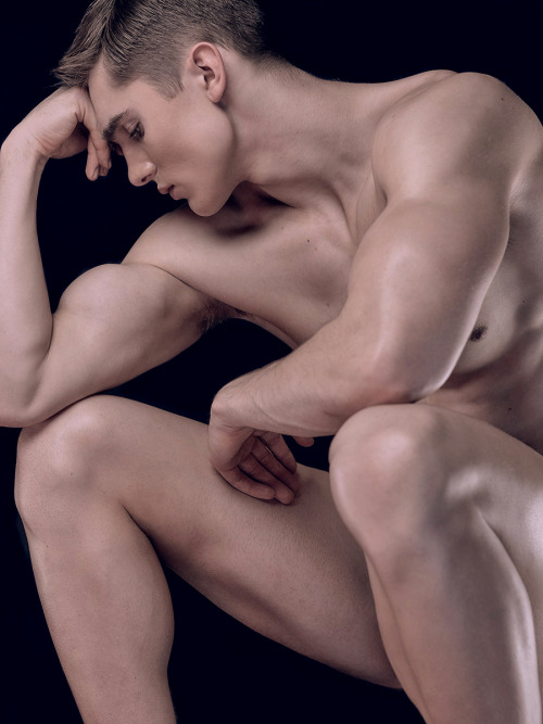 thebeautyofmalebodies:   freddie pearson    