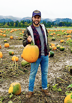 holyromanhomo:  matt-daddaryo:  Jack Falahee at The Pumpkin