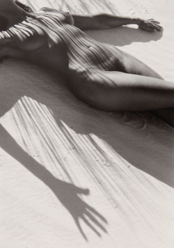 regardintemporel:  Lucien Clergue - Nude at White Sands, 1988