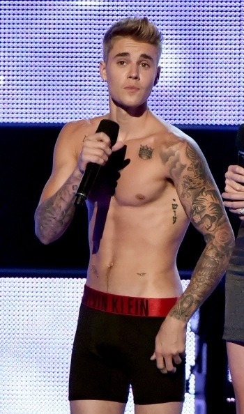 waistbandboy: Justin Bieber strips down to his black Calvin Klein boxerbriefs on Sept 9th 2014 at Fashion Rocks show!! I flippin’ LOVE it!! must have been hard on him to hear all those ‘boo’s’ 