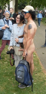 walkingandswinging:  londonnakedbikeride:  3 of 3.   Heâ€™s