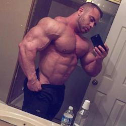 drwannabebigger:  Aaron Clark juice pig.  love it. 