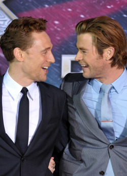 teawithaview:  Perfect Bromances for Life   CUTENESS.