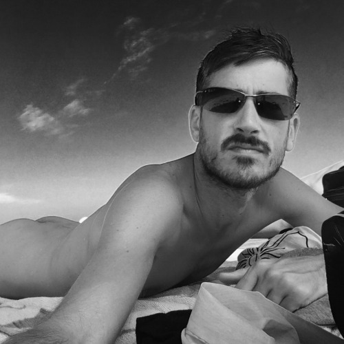 naturisteparis:  Naked beach