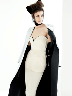 vogue-is-viral:  Kati Nescher by Patrick Demarchelier for Vogue