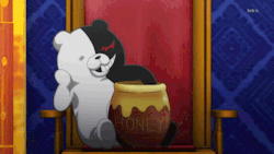 monokuma-ask-daily:  ”When something moves in your food”