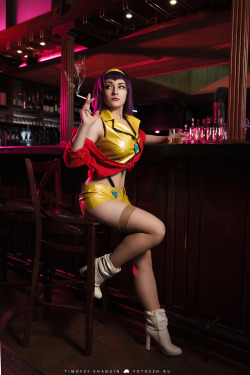 cosplay-galaxy:  Faye Valentine by Zoe Volf (Cowboy Bebop) 