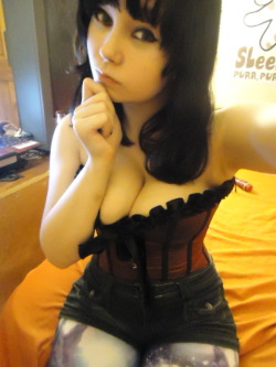 bestkikshows:  New corset~! I love it! Thanks to kik user sneakyzappper