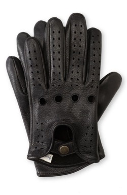 gentlemansessentials:  Deer Skin Gloves  Gentlemanâ€™s Essentials