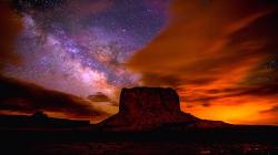 space-pics:  Milky Way Over Monument Valley. (Gavin Heffernan)