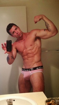 biggayrob:  Sexy Muscular Stud Selfshots!