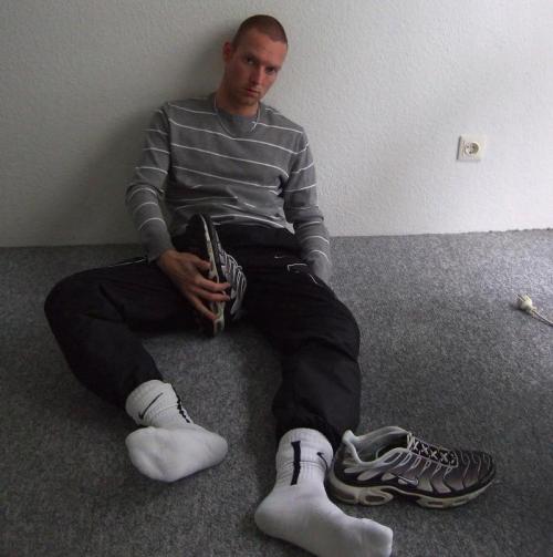 skatersoxandsex:  Smokin’! 