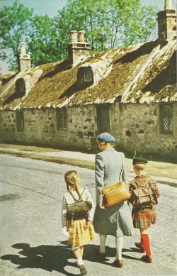 poete:  Kids coming home from school in Kinloss, Scotland National