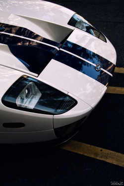wonderfulcars:  sssz-photo: Ford GT (via : http://affluence-de-la-vie.tumblr.com)