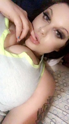 jaydebellexxx:  Everyone that reblogs this will get a titty picture😝