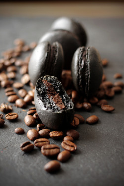 colorel11:black coffee macarons