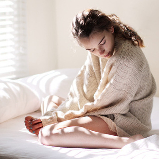 les-filles-a-la-vanille: Katie lay on her bed looking up at Mr.