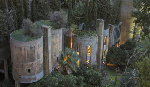 steampunktendencies:  Architect Spends 45 Years Transforming