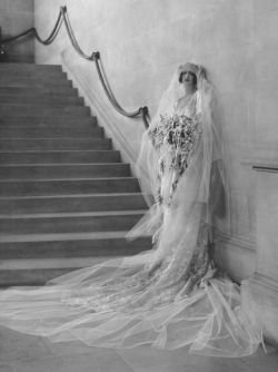 vampsandflappers:  Cornelia Vanderbilt in her wedding dress,