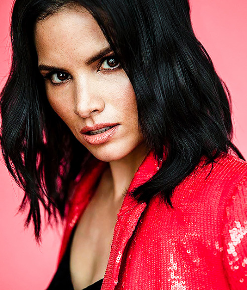 i-am-roadrunner:  katrinalaw:   Sequin power suits seem appropriate