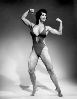 fauxlacine:  vintagegeekculture:  Kellie Everts, female bodybuilder