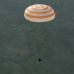 zubat:  The Soyuz TMA-15M spacecraft is seen as it lands with