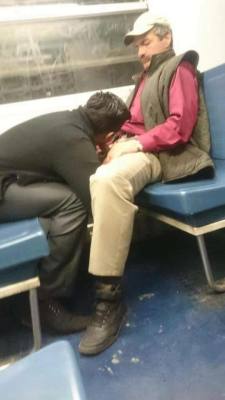 rankdresssockslover:  machitosmx:  Mamando verga en el metro