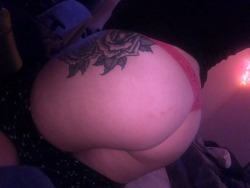 thecrazybitchyoulove:  Booty booty booty booty rockin everywhere.