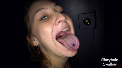 To set the stage for this Gloryhole visit, I want everyone to keep in  mind that Robin pretty much only gave a few blowjobs in her life.   That’s right, she’s 21 and only had three different cocks in her mouth  and only blew those three cocks