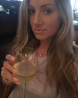 #teaganpresley #blonde #wine #winetime #girlswithtattoos #tampa