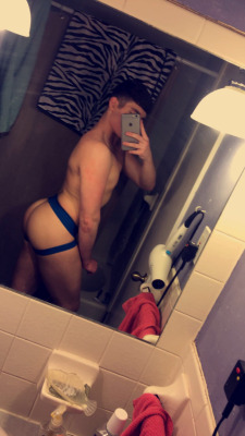 twink4masc:  You all seem to like mirror pics so here you go