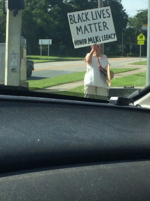 coolbreathofashes: blackx-cellence:  ​it was nearly 100 degrees outside today in Florida and this old white lady was standing alone on the corner holding this sign.  Bless her old soul, that is love. 