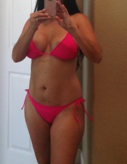 bikiniwife:  Summertime is Bikinitime! Show your sexy natural