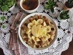 oatflake:huge bowl of cinnamon banana&apple pie oatmeal topped