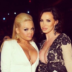 Yup! Had so much fun sitting together at the #AVNAwards with