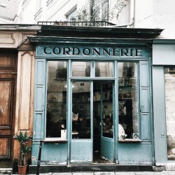 ashbishop:  Boot Café.