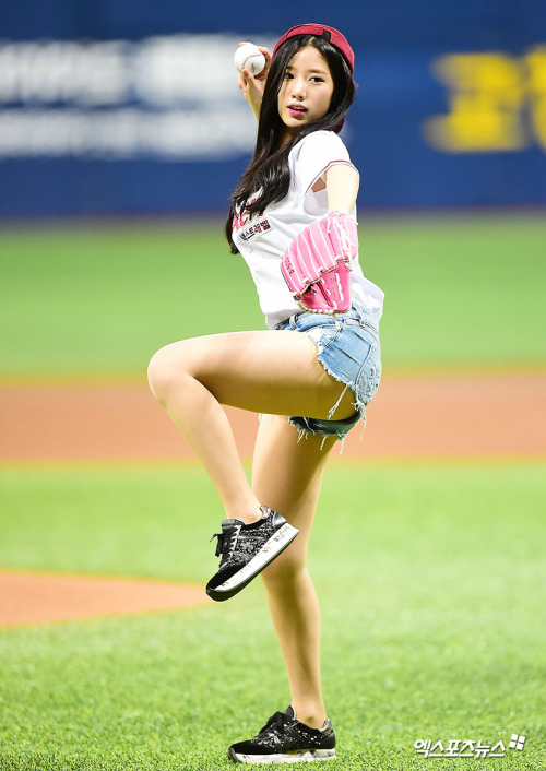 Johyun, first pitch