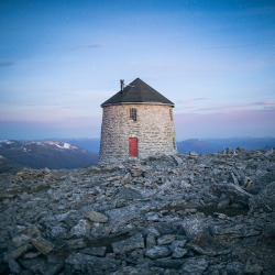 toofarnorth:  Skåla Hike, Norway by colerise on Flickr. 