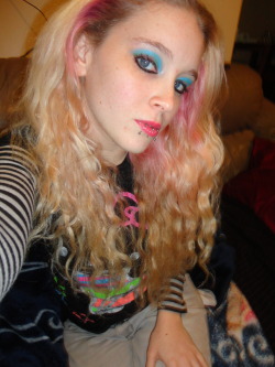 kittenxnightmare:  lol apparently i look very 80s…. SWEET