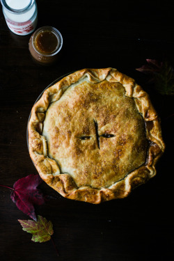 confectionerybliss:  Caramel Apple PieSource: For The Love Of