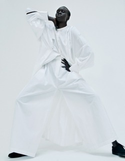 visualjunkee: ALEK WEK - photography: Txema Yeste - styling: