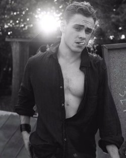 berlingenerique:    Dacre Montgomery