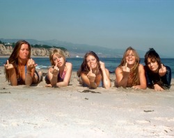 colecciones:  Rock band The Runaways pose for a portrait on