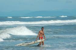 vipwjp:  greenspeedos:  zoom in on the man in red  Yum