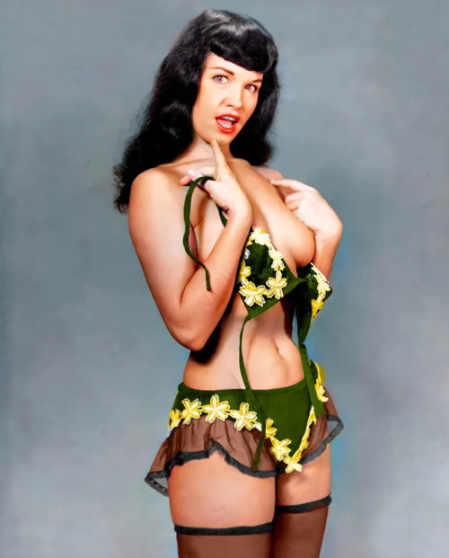 odk-2:Bewildered BettieBettie Page