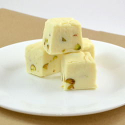 do-not-touch-my-food:  Bailey’s Irish Cream and Pistachio Fudge
